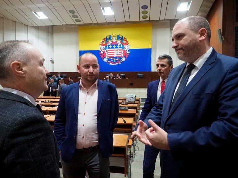 Stojím si za tým, že starostovia mestských častí musia šetriť na svojich platoch a prevádzke 