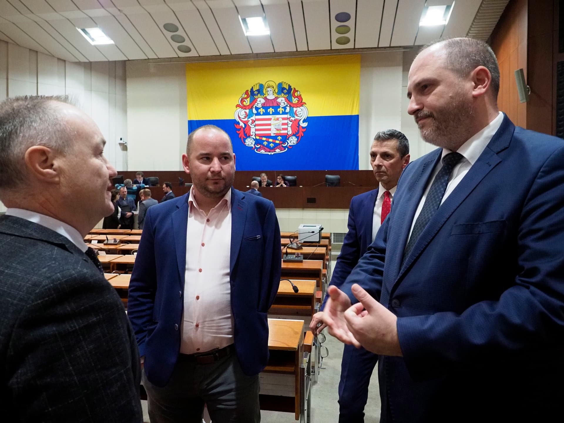 Stojím si za tým, že starostovia mestských častí musia šetriť na svojich platoch a prevádzke