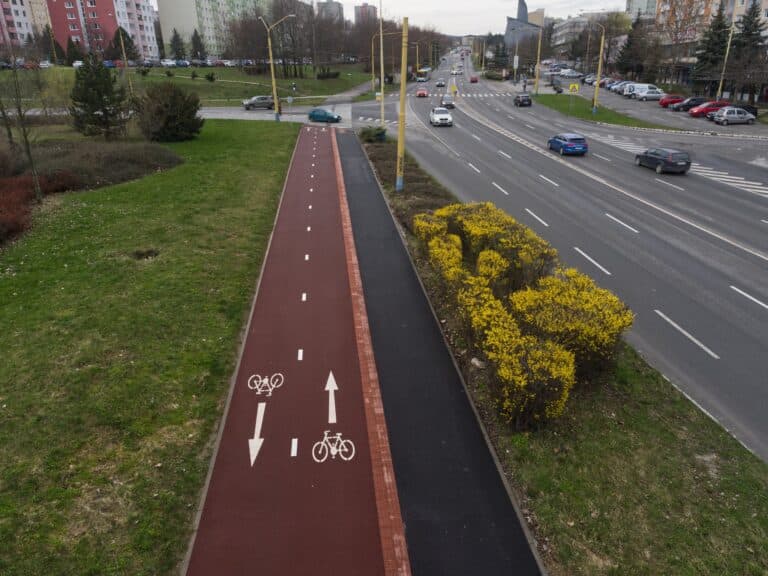 Na KVP máme nový chodník pre cyklistov a chodcov