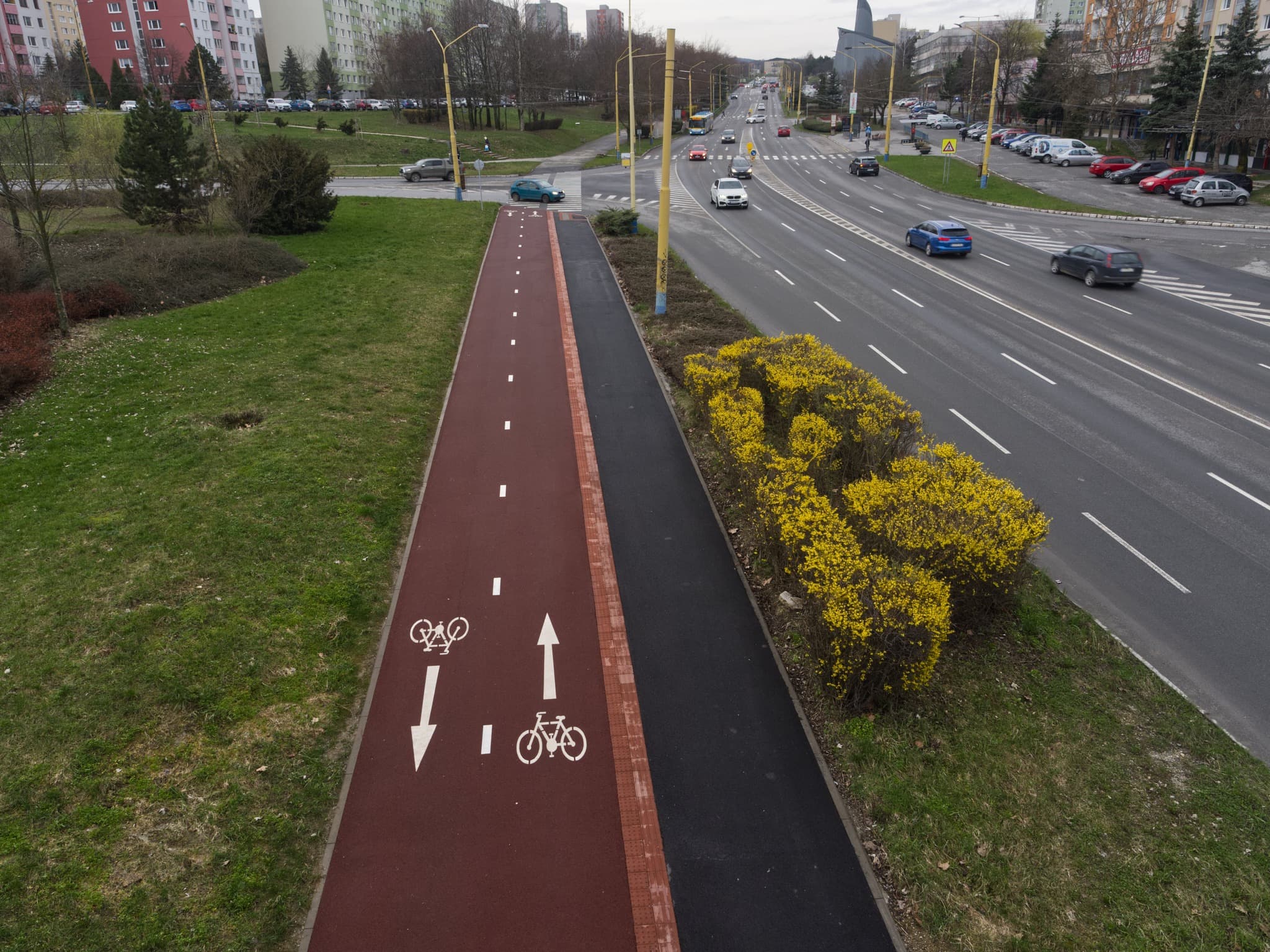Na KVP máme nový chodník pre cyklistov a chodcov